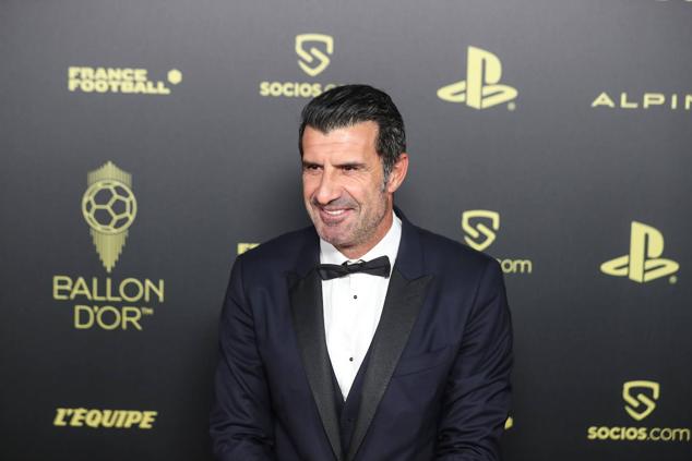 Luis Figo, exfutbolista de Barcelona y Real Madrid, a su llegada a la gala del Balón de Oro, un trofeo que el portugués ganó en el año 2000.