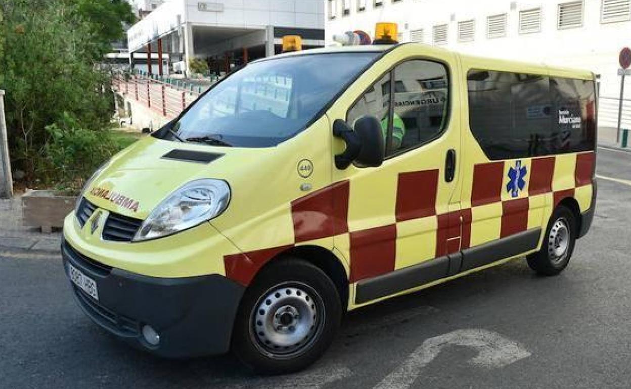 Una ambulancia en el hospital Morales Meseguer, en una imagen de archivo.