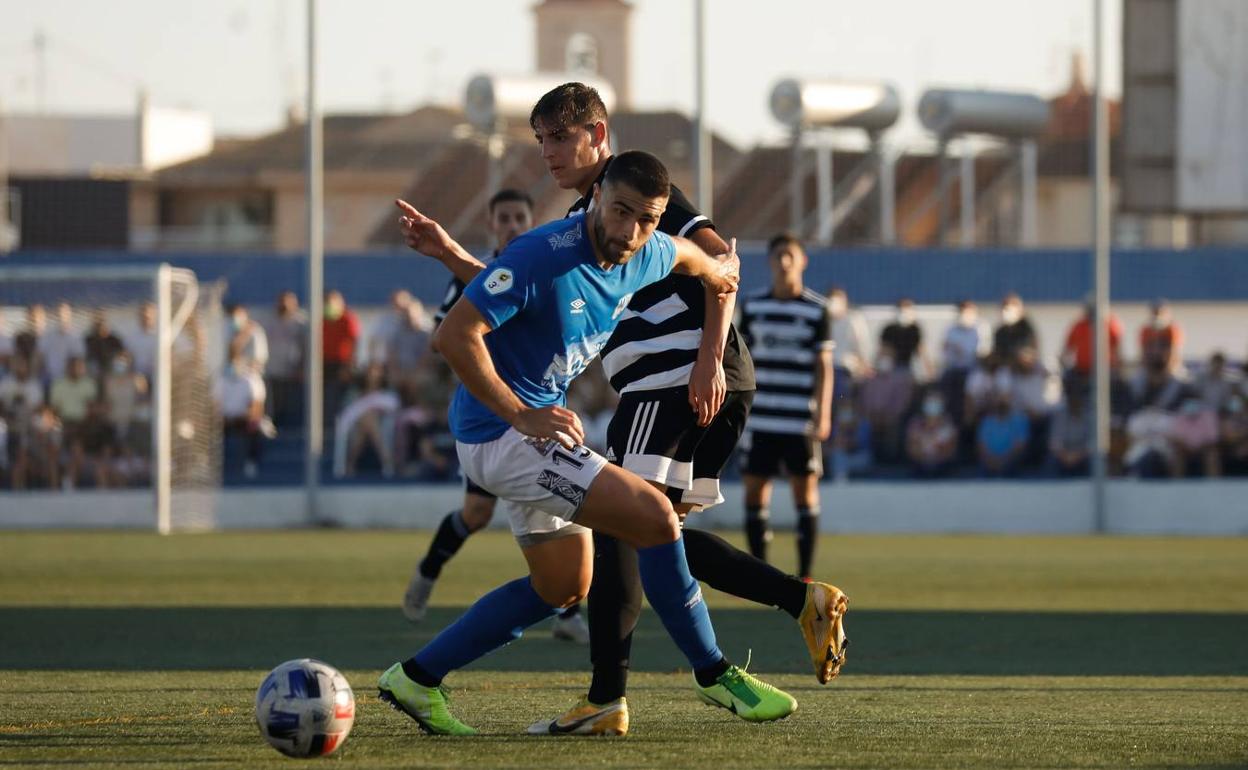 Neskes y Abel, en el partido del ascenso a 2ª RFEF en 2021. 