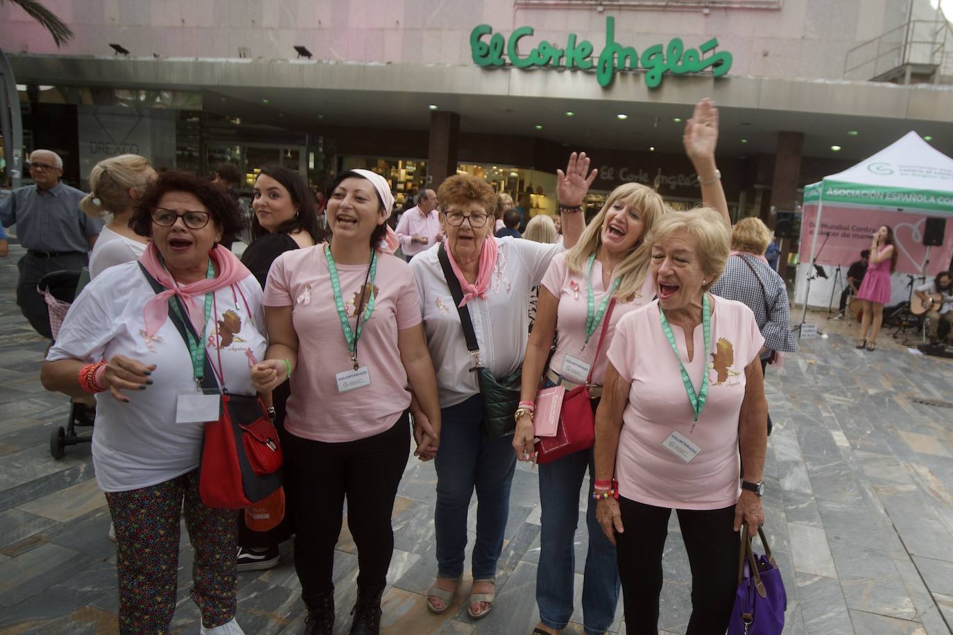 Fotos: Día contra el Cáncer de Mama en Murcia
