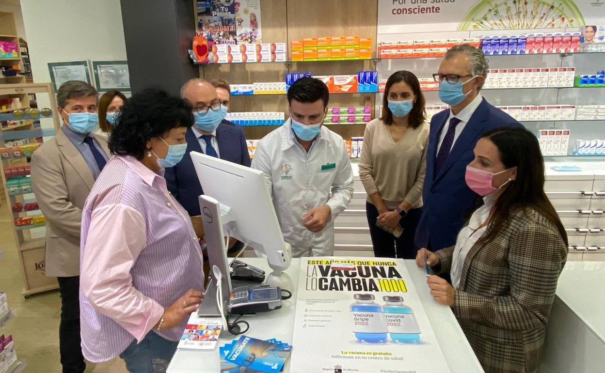 Presentación del programa piloto desarrollado por Salud y el Colegio de Farmacéuticos, este viernes, en Yecla.