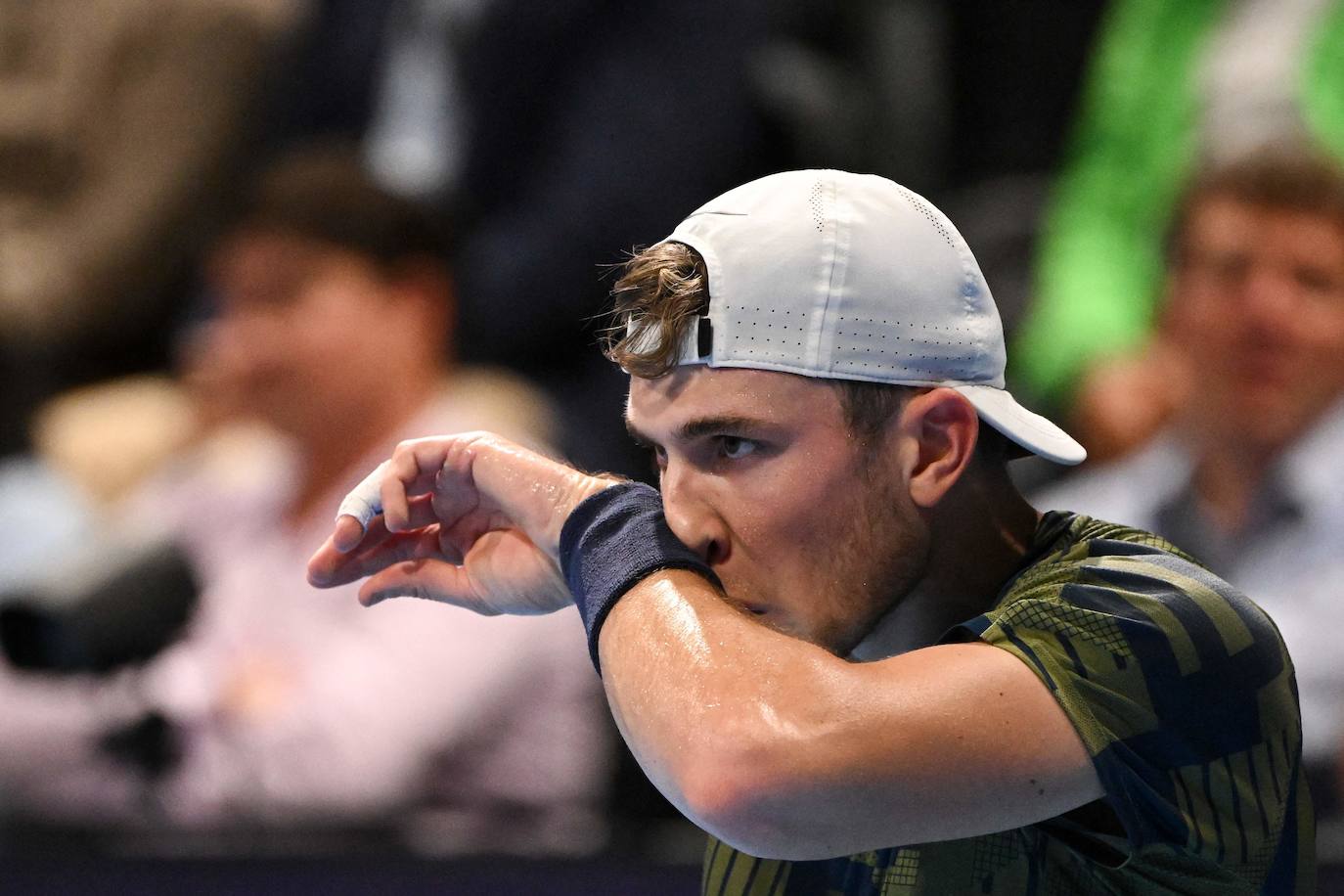 Fotos: Sufrida victoria de Carlos Alcaraz en su estreno en Basilea