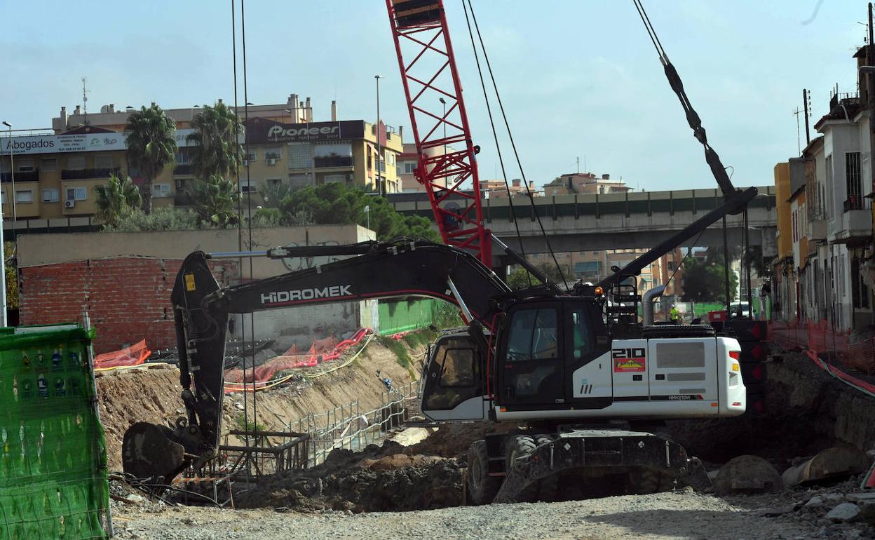 Obras de soterramiento de las vías entre El Carmen y Barriomar, la semana pasada.