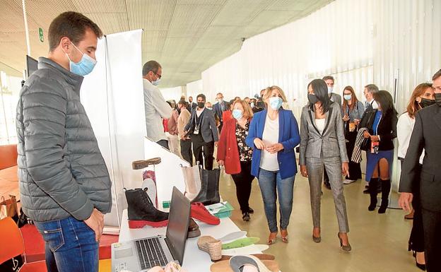 Visita de autoridades a los estands de la pasada edición. 