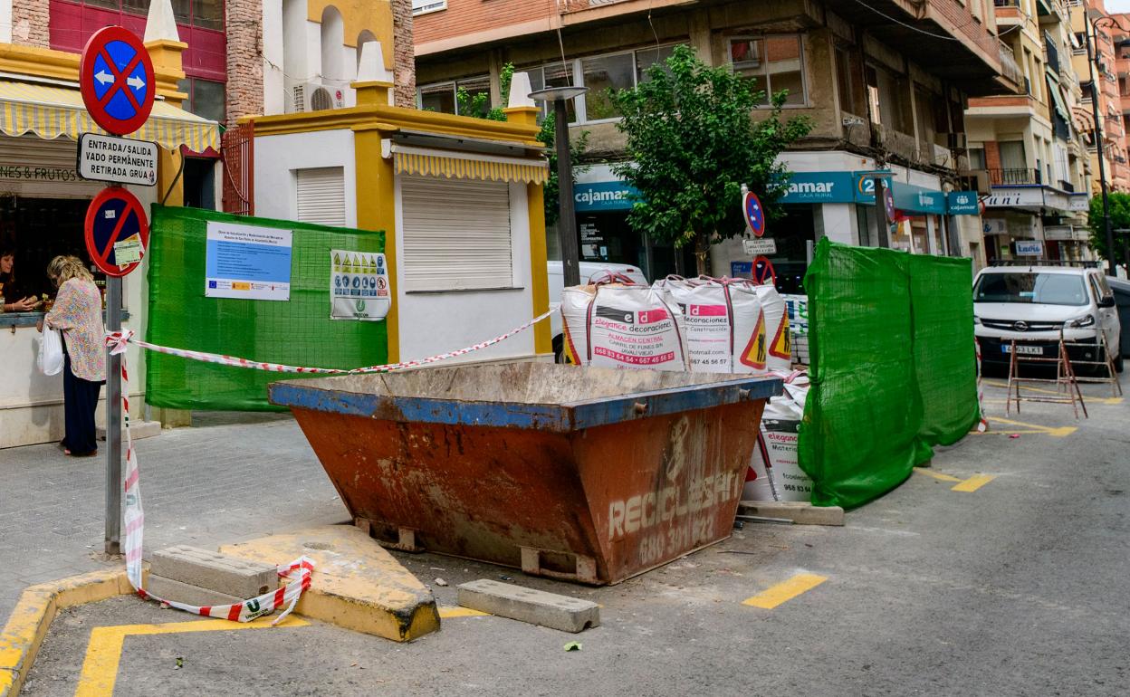 Materiales para la construcción de una obra en Alcantarilla. 