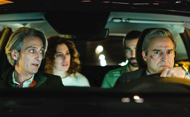 Ernesto Alterio, Alberto San Juan, Blanca Suárez y Rubén Cortada en 'El cuarto pasajero'.