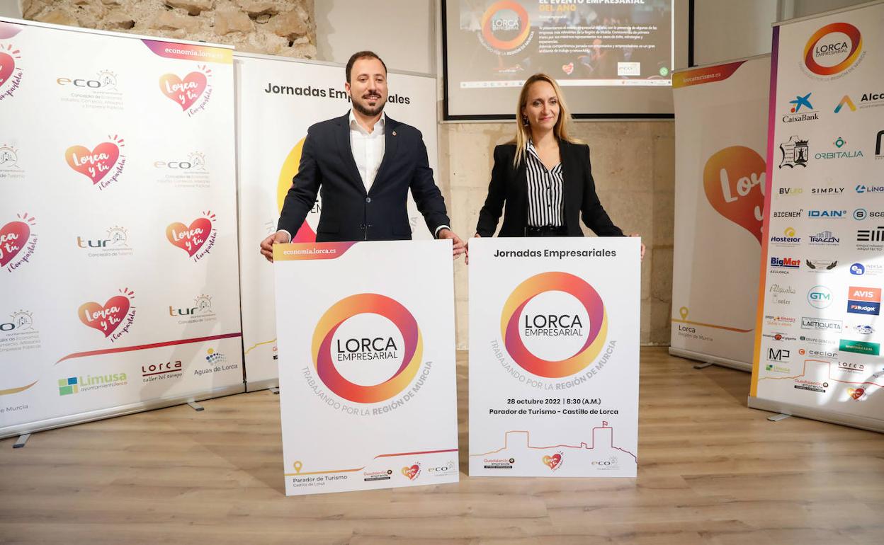 El vicealcalde y la presidenta de Guadalentín Emprende durante la presentación de las jornadas en la Casa del Artesano.