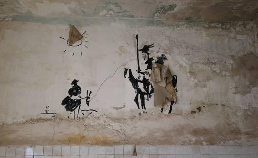 Don Quijote y Sancho Panza, omnipresentes en la estancia destinada a escuela.