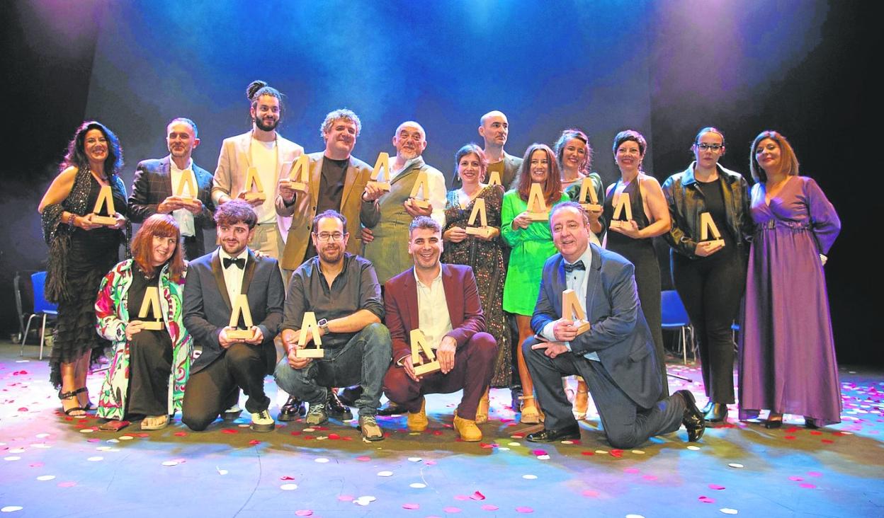 Los ganadores de los V Premios Azahar, durante la gala celebrada este martes en el Nuevo Teatro Circo de Cartagena. 