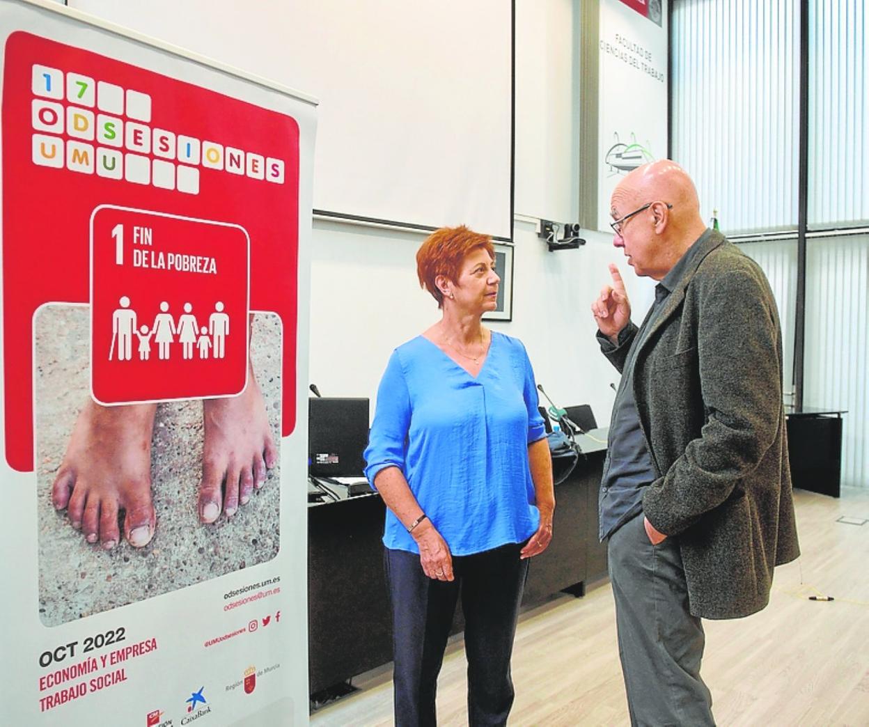 Rosa Cano y Juan Carlos Llano, en la presentación del informe. 