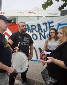 Imagen secundaria 2 - La situación desesperada de 17 trabajadores en Murcia: siete meses en la calle, sin dinero y en el centro de una &#039;guerra&#039;