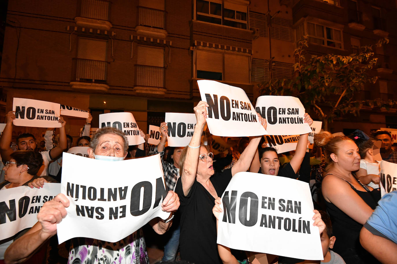 Fotos: Protesta contra el centro de toxicómanos del barrio murciano de San Antolín