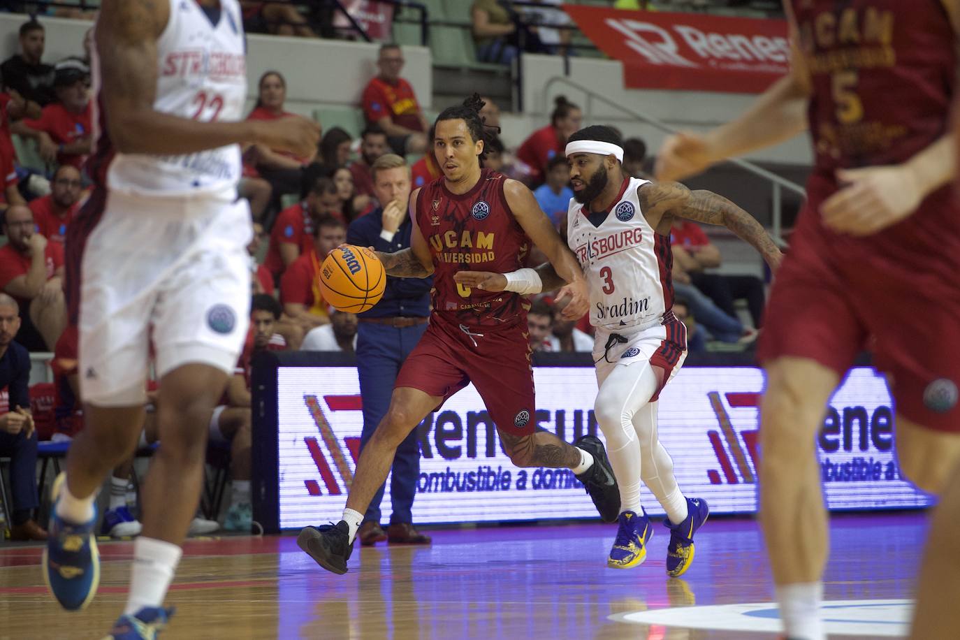 Fotos: El UCAM vence al Estrasburgo (80-78)