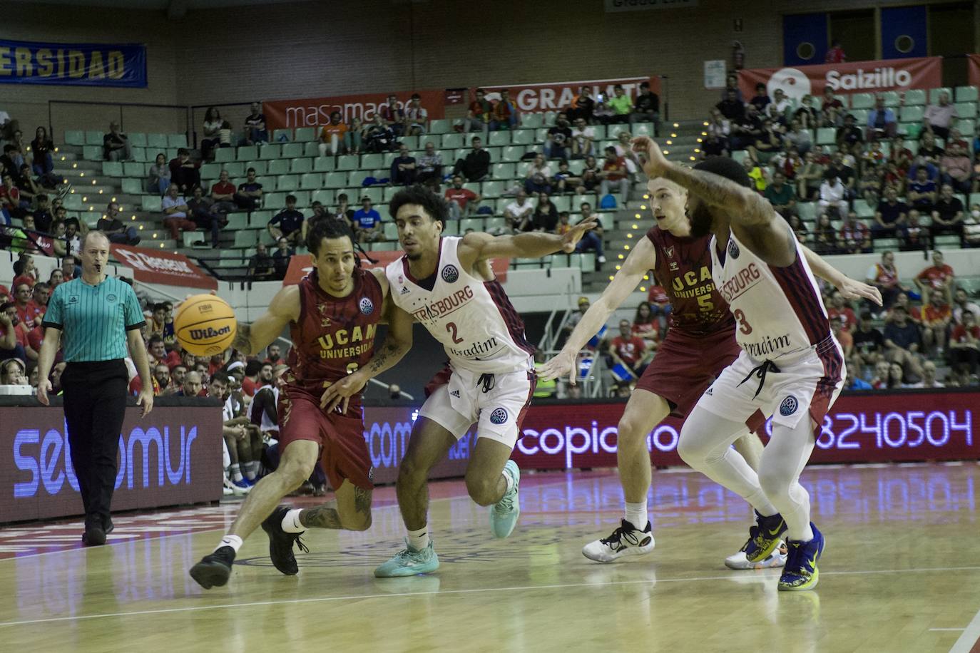 Fotos: El UCAM vence al Estrasburgo (80-78)