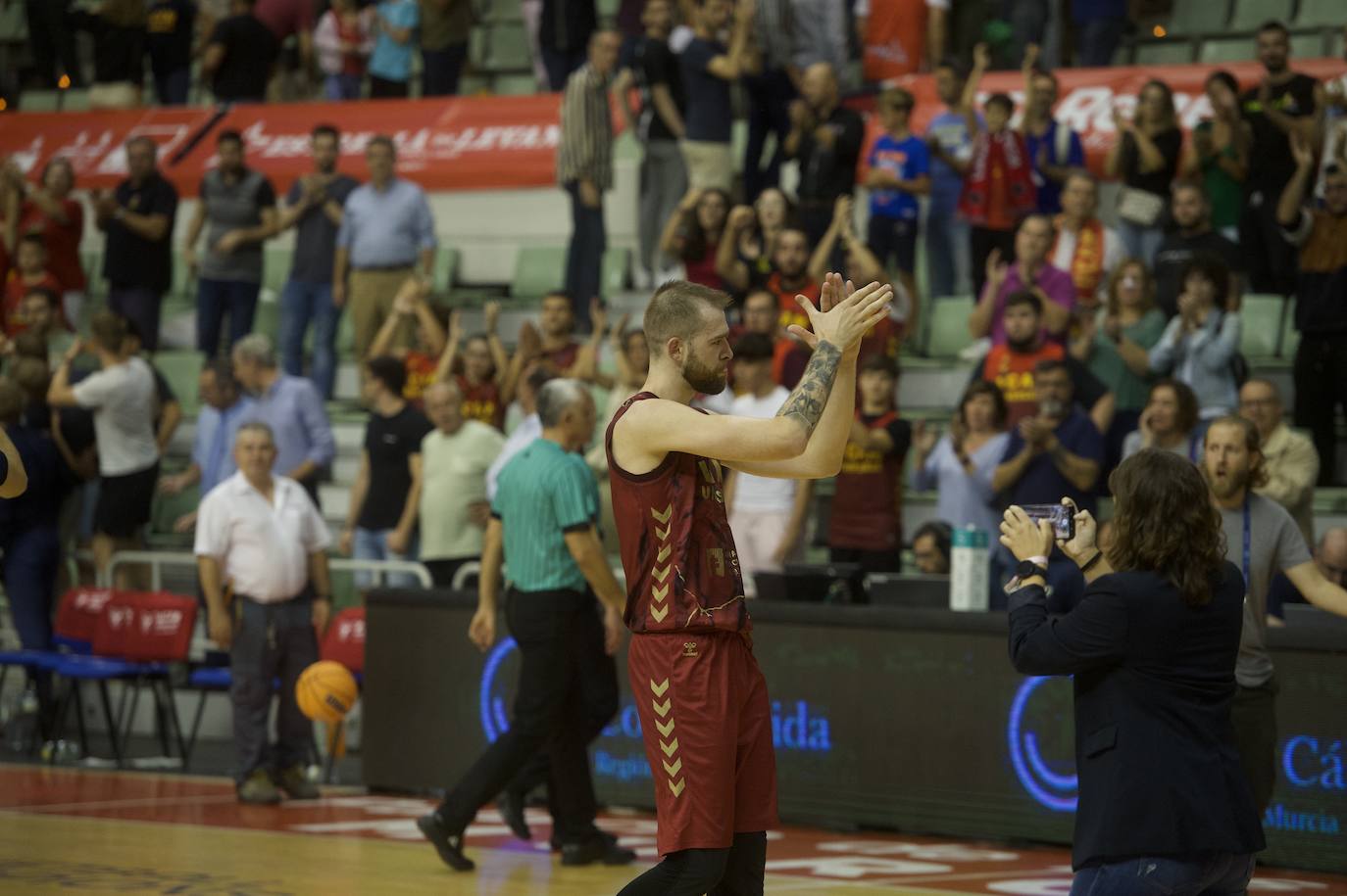 Fotos: El UCAM vence al Estrasburgo (80-78)