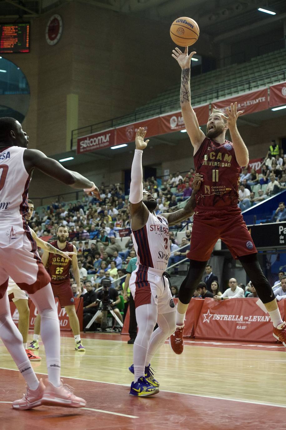 Fotos: El UCAM vence al Estrasburgo (80-78)