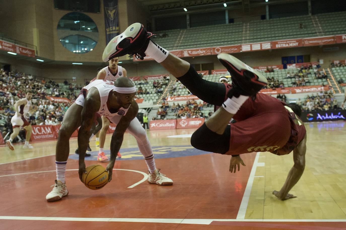 Fotos: El UCAM vence al Estrasburgo (80-78)