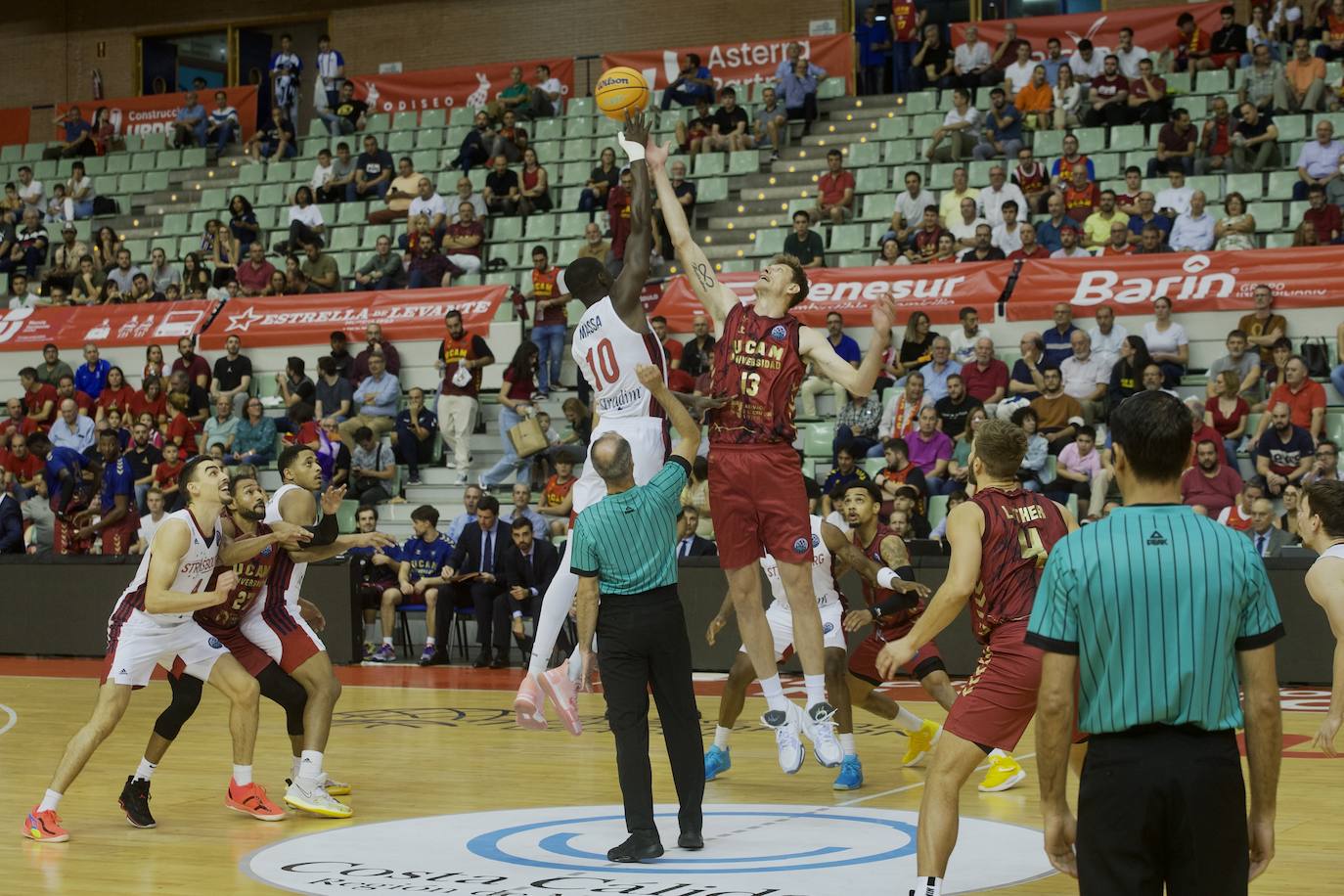 Fotos: El UCAM vence al Estrasburgo (80-78)