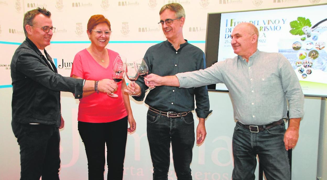 José Arturo Castellanos, Juana Guardiola, Silvano García y Juan Gil, ayer, en la presentación. 