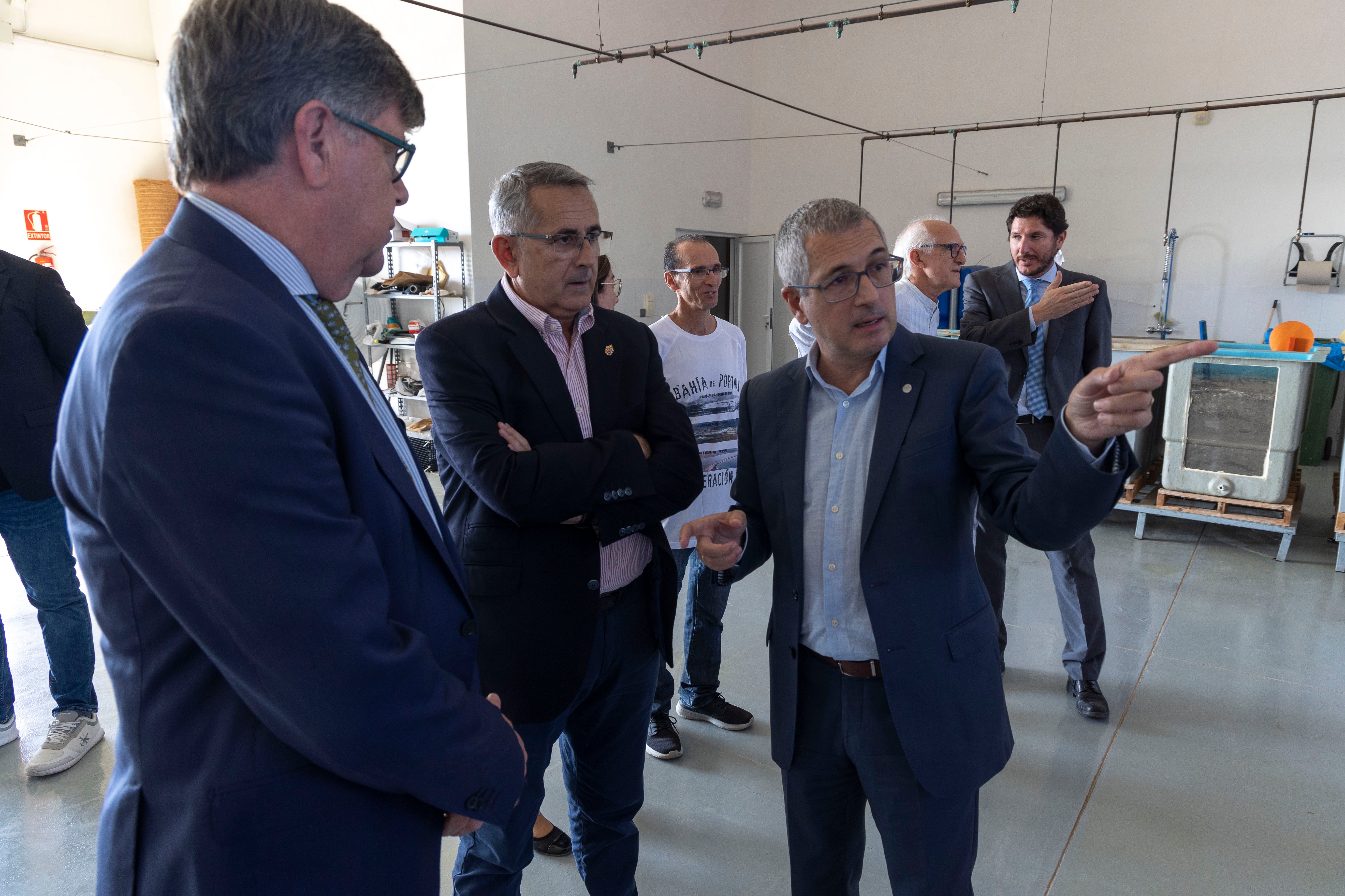 Fotos: El secretario de Estado de Medio Ambiente, Hugo Morán, visita la Bahía de Portmán, en imágenes
