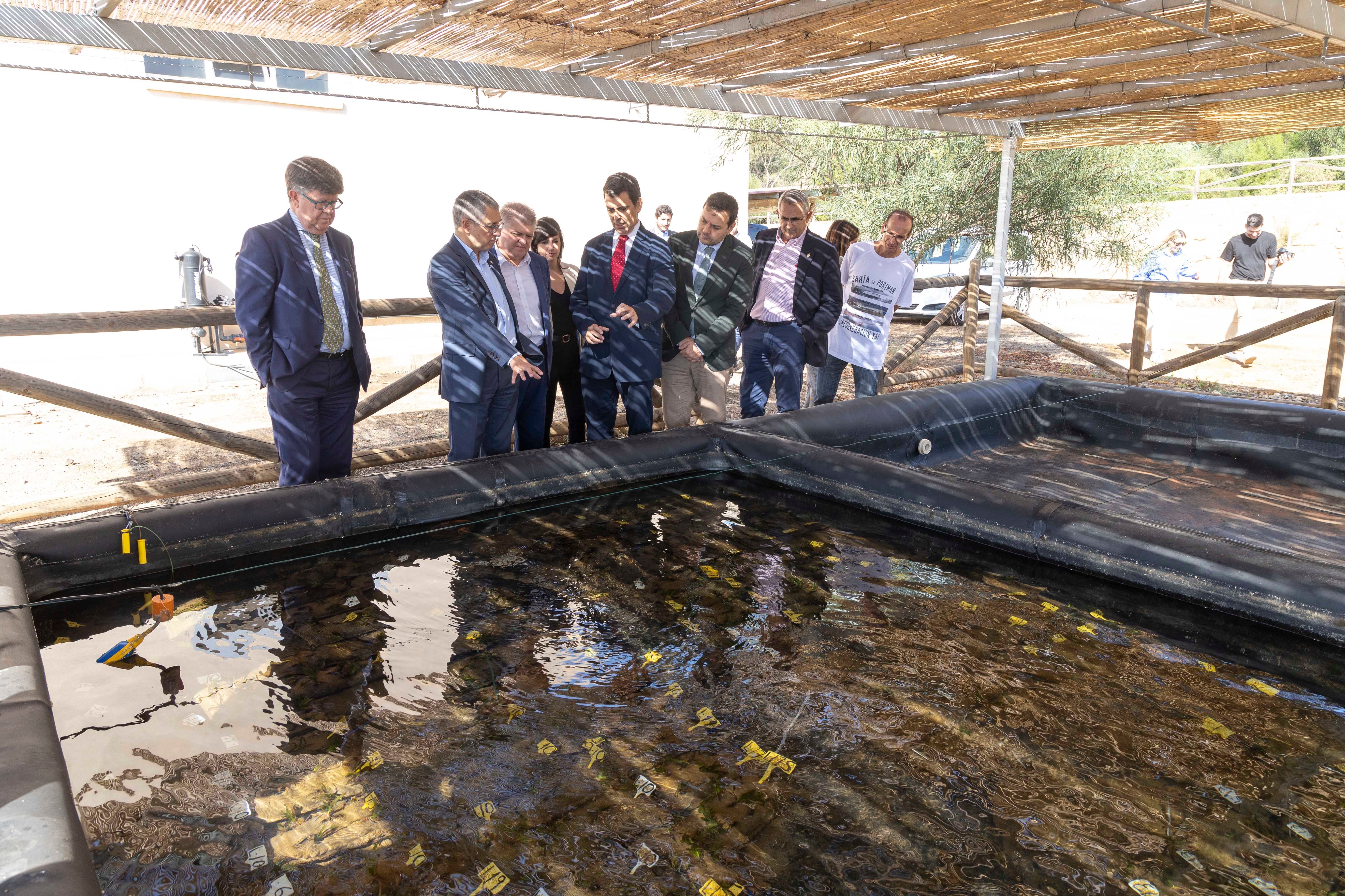 Fotos: El secretario de Estado de Medio Ambiente, Hugo Morán, visita la Bahía de Portmán, en imágenes