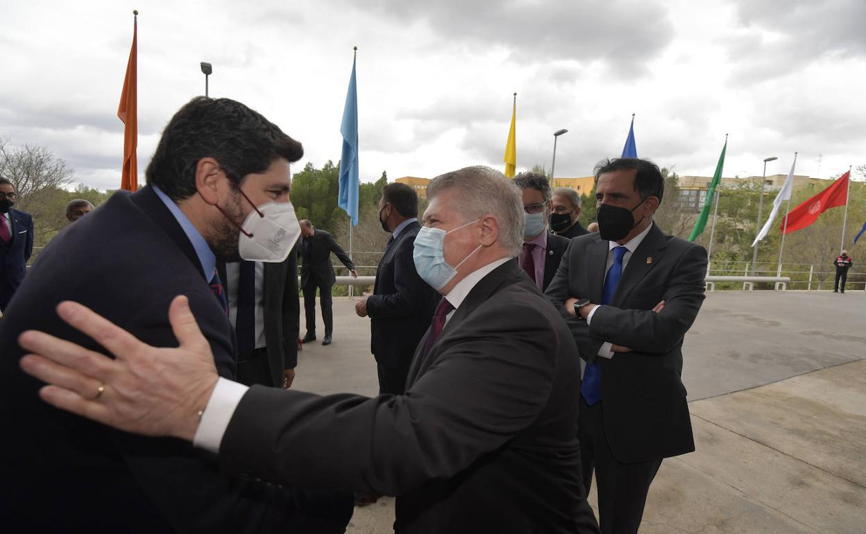 López Miras y José Vélez, en una imagen de archivo.