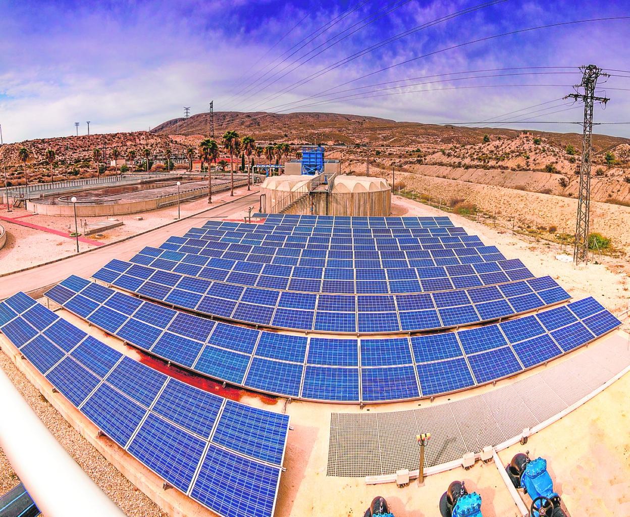 Placas solares en la estación depuradora de Cieza. 