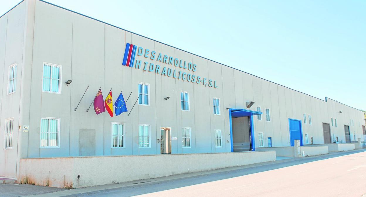 Fachada principal de la sede de Desarrollos Hidráulicos, situada en Librilla. 