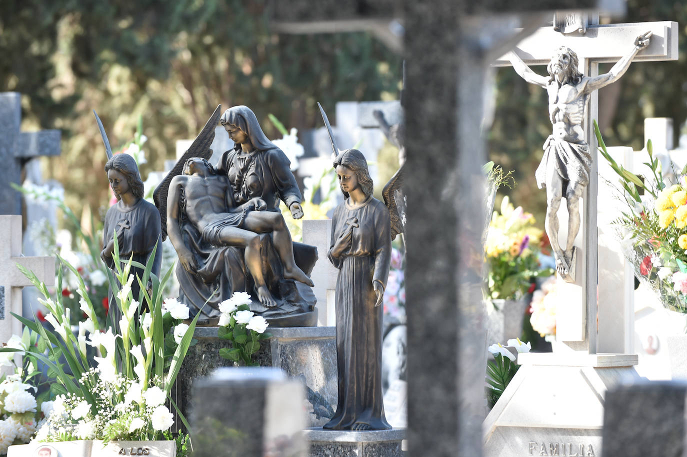 Fotos: Visitas al cementerio Nuestro Padre Jesús de Murcia en el día de Todos los Santos
