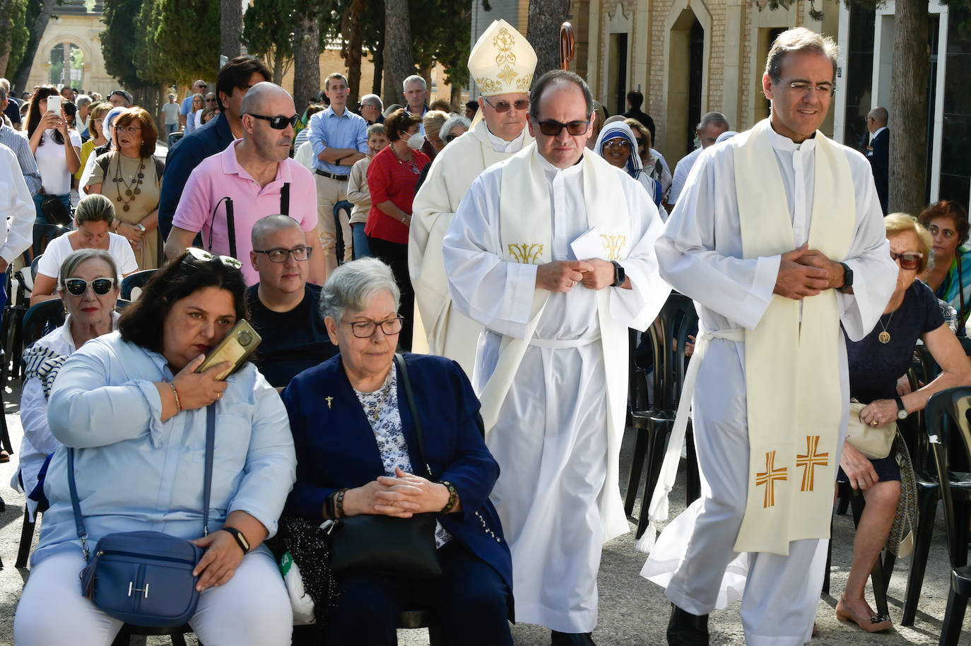 Fotos: Visitas al cementerio Nuestro Padre Jesús de Murcia en el día de Todos los Santos