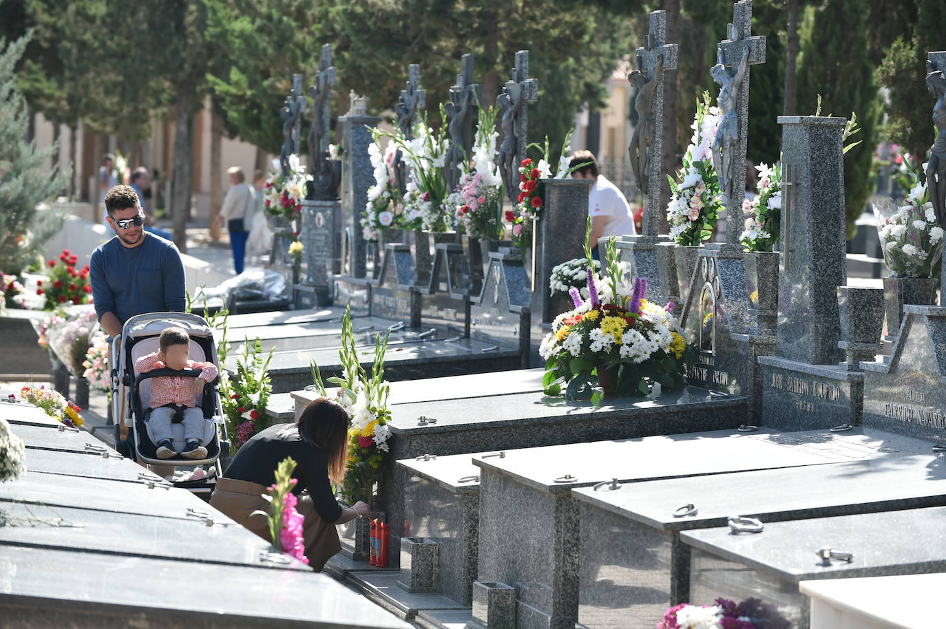 Fotos: Visitas al cementerio Nuestro Padre Jesús de Murcia en el día de Todos los Santos
