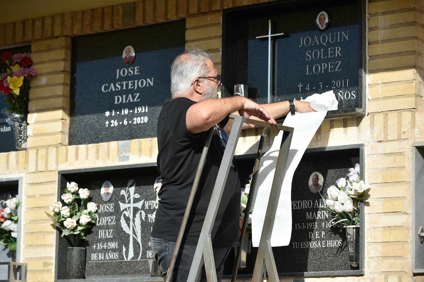 Fotos: Visitas al cementerio Nuestro Padre Jesús de Murcia en el día de Todos los Santos