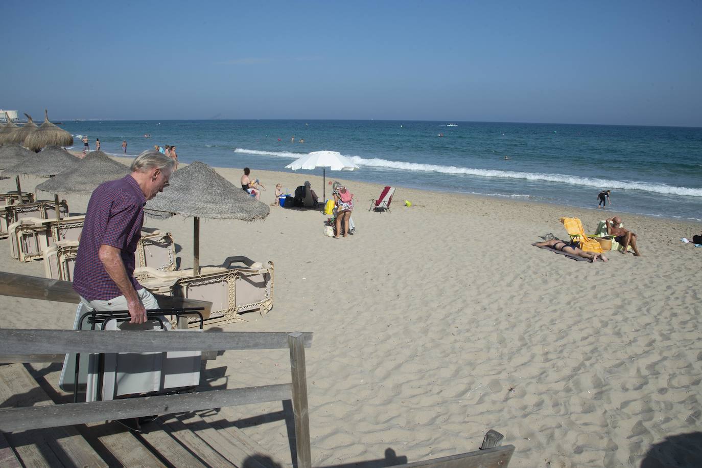 Fotos: El puente de Todos los Santos se despide con las playas llenas por las altas temperaturas