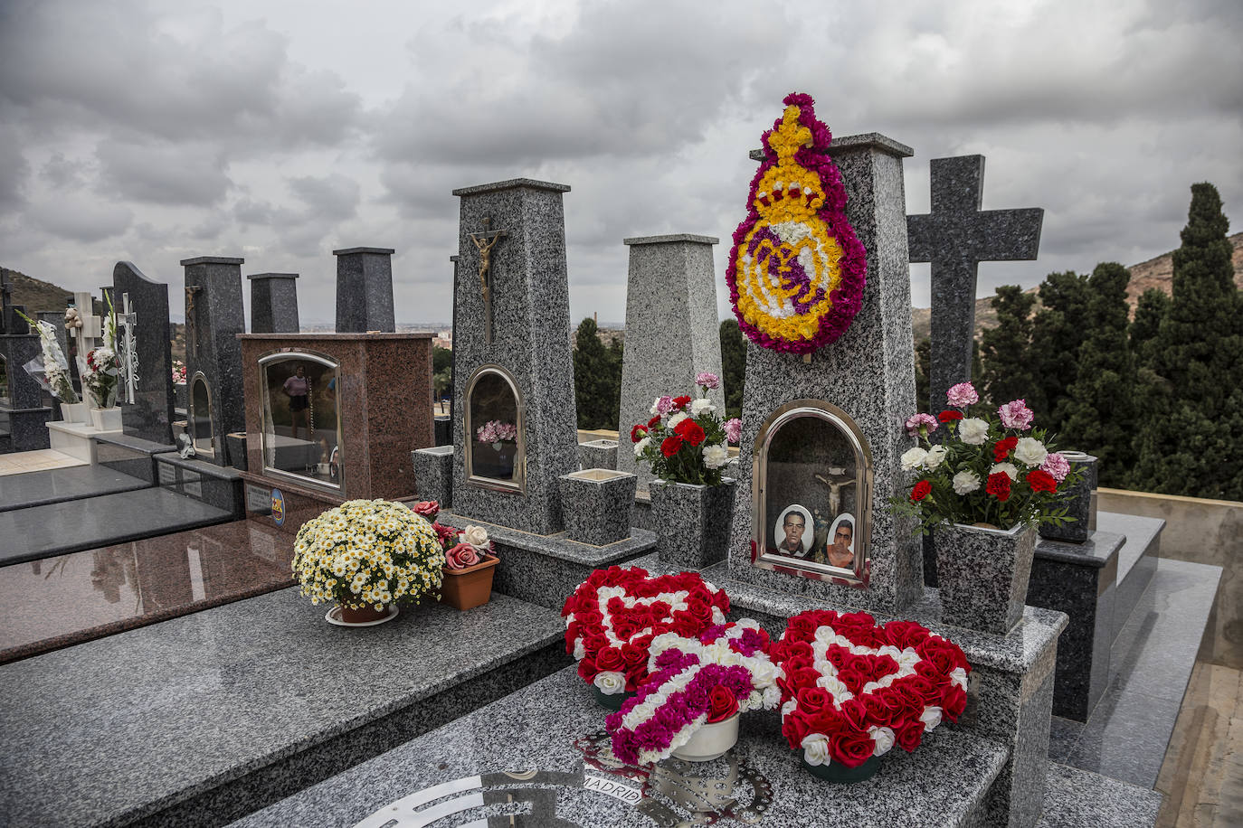 Fotos: Preparativos en el cementerio de Cartagena