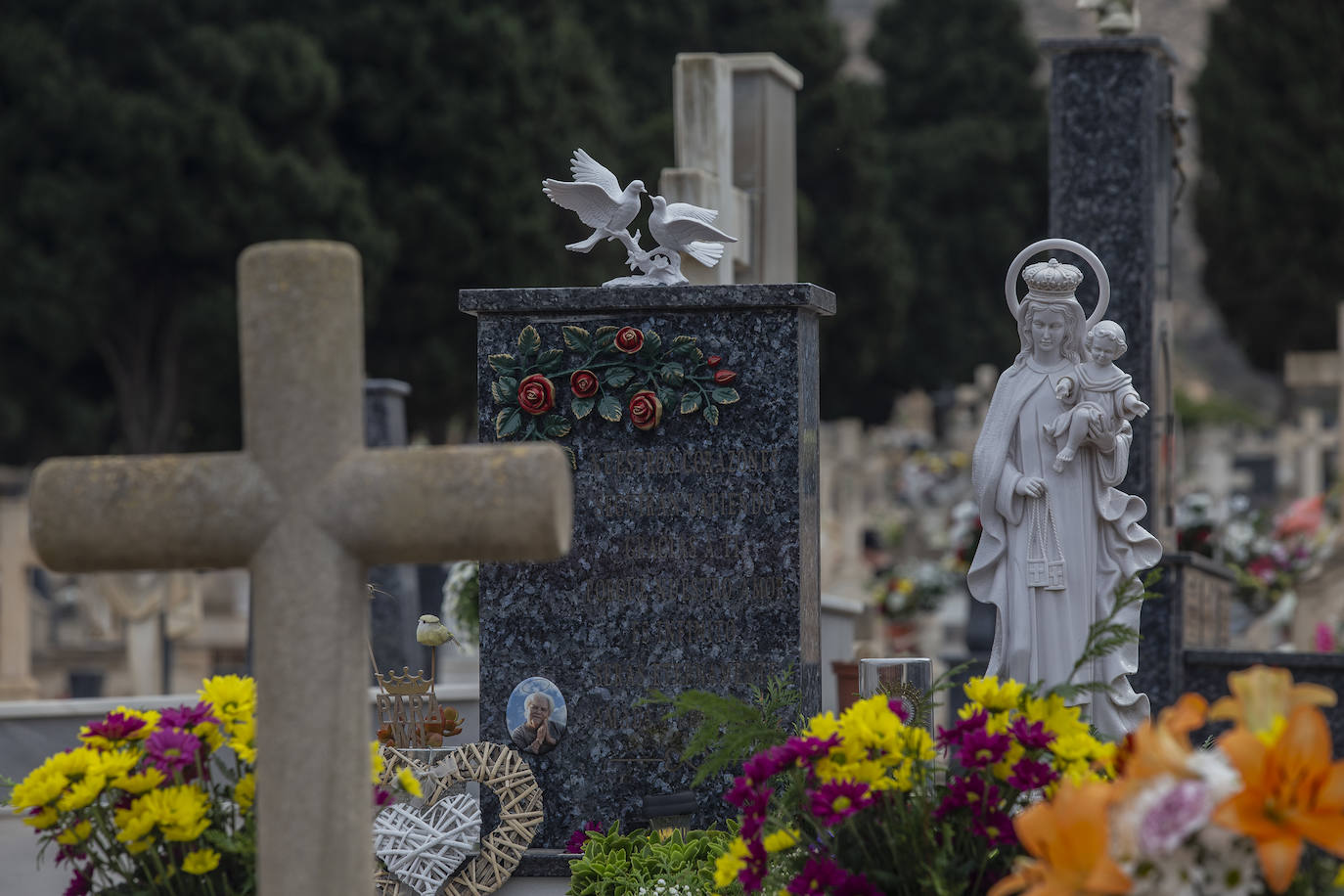 Fotos: Preparativos en el cementerio de Cartagena