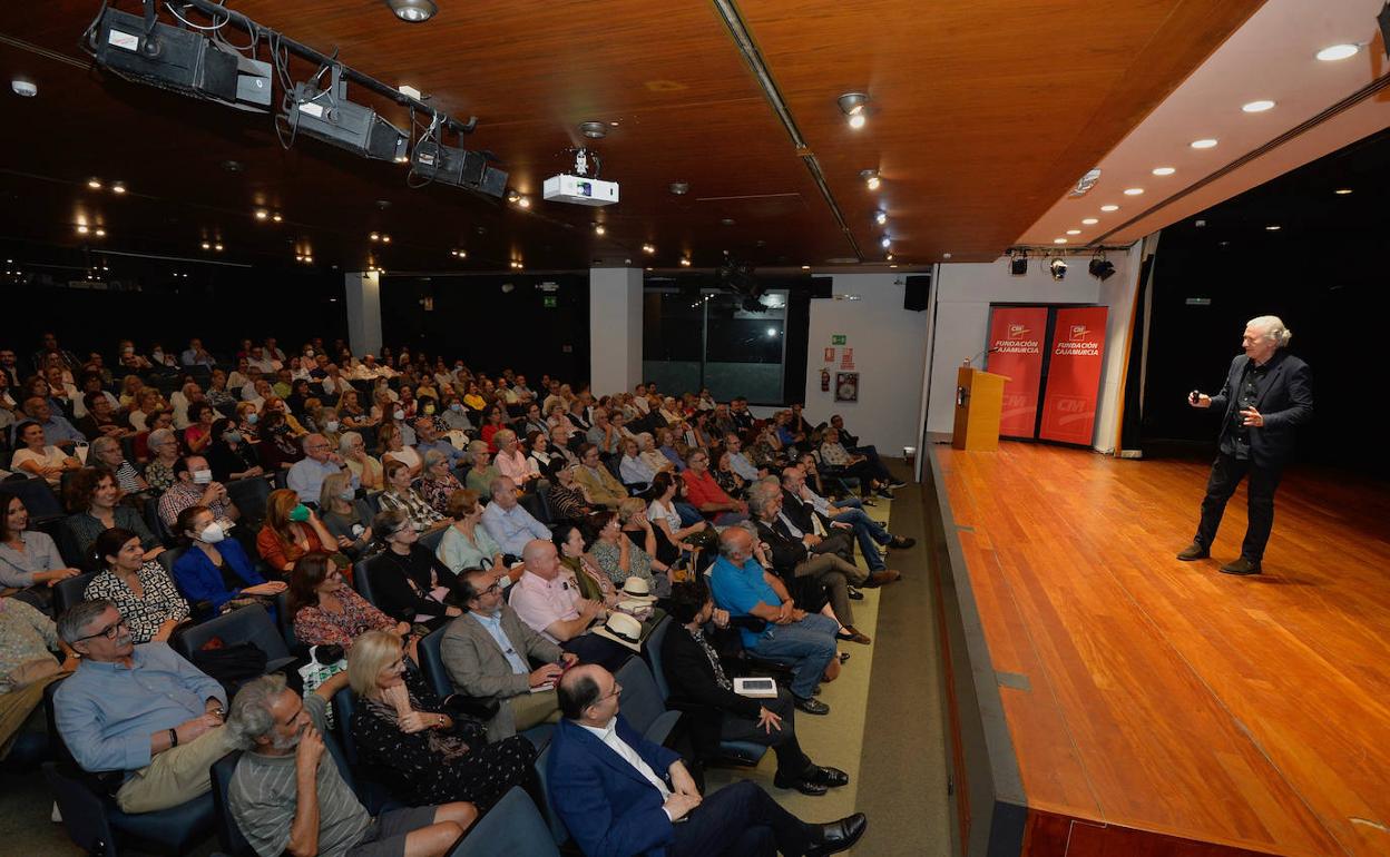 Emilio del Río, invitado en el Aula de Cultura de LA VERDAD.
