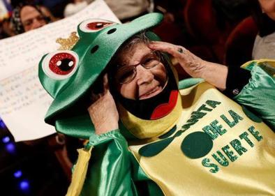 Imagen secundaria 1 - Alguno de los disfraces de Manoli.