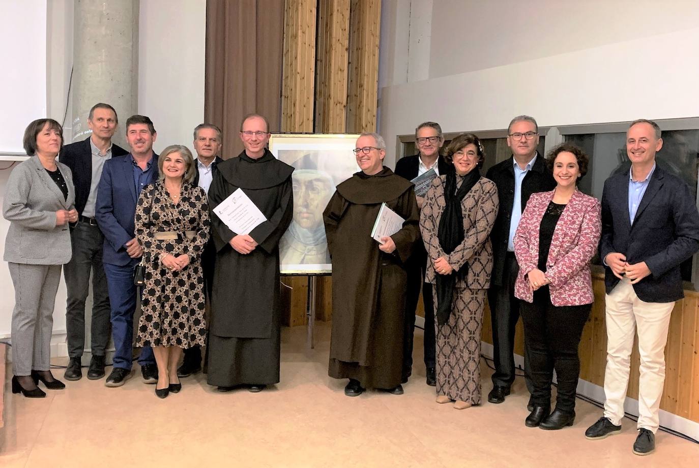 La junta directiva de Místicos con el director del CITEs. 