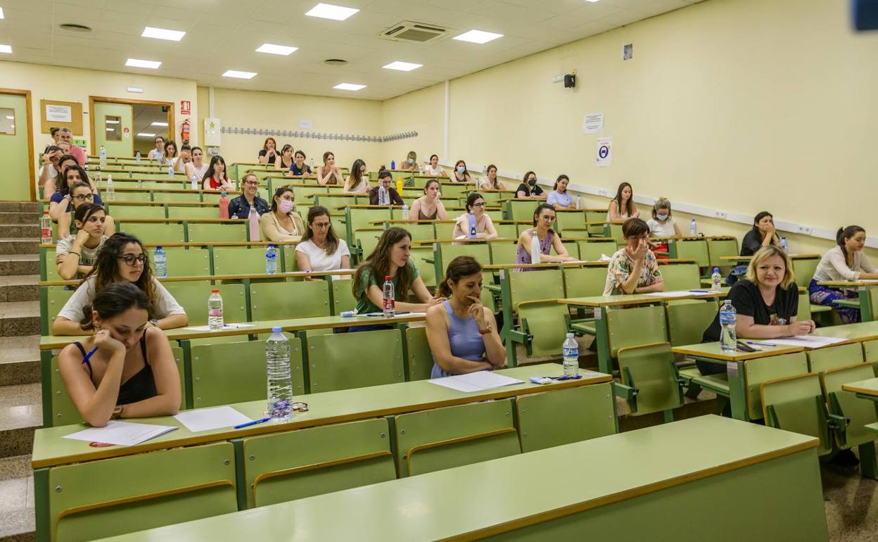 Imagen de archivo de la última oposición para docentes celebrada en Murcia. 