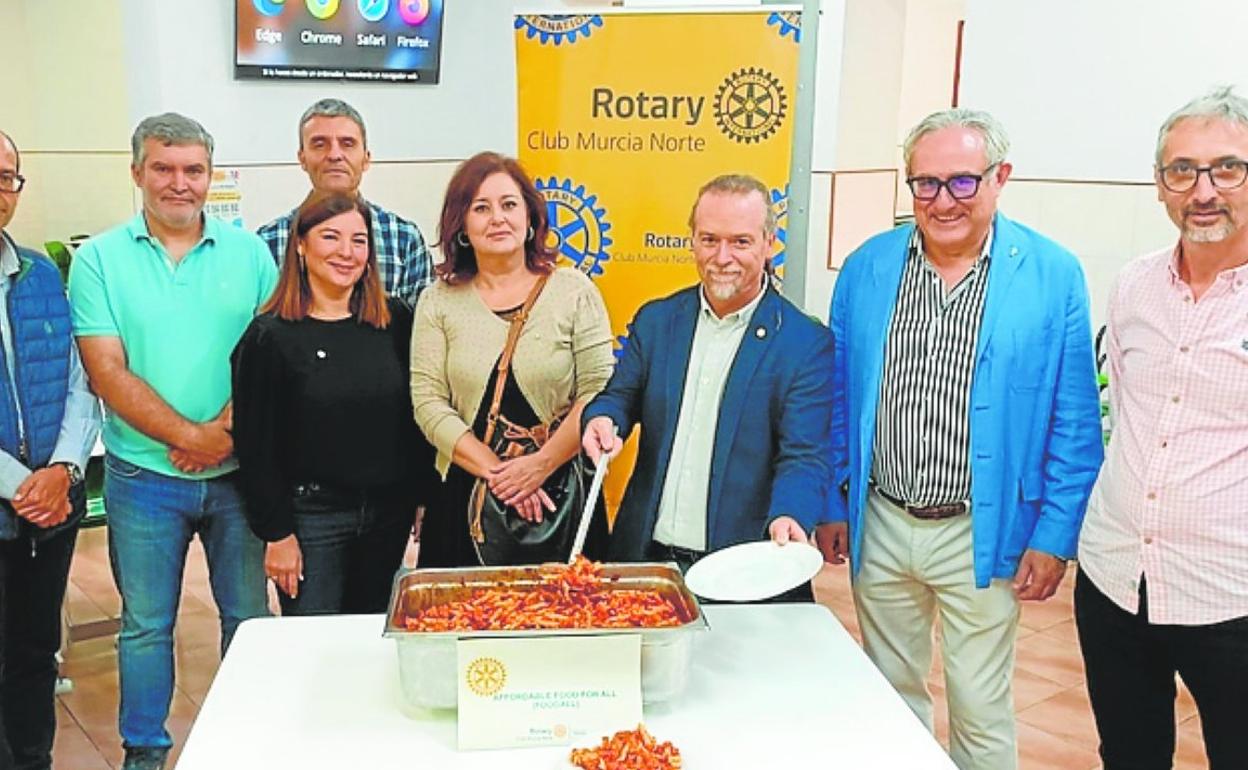 Miembros de Rotary Club, en las instalaciones de Jesús Abandonado. 