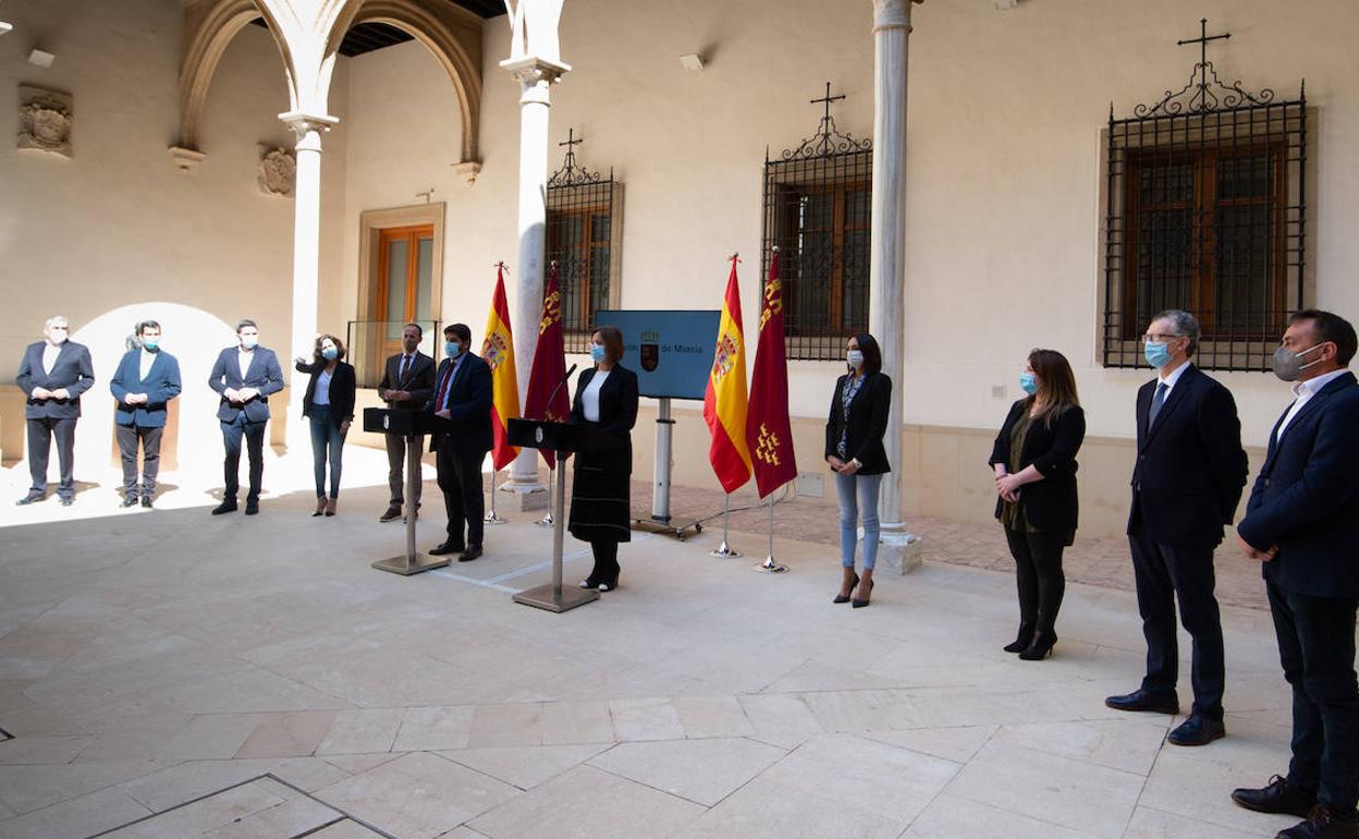Un momento de la rueda de prensa ofrecida por López Miras y los expulsados de Cs en la que se anunció la desactivación de la moción de censura presentada por Ciudadanos y PSOE. 