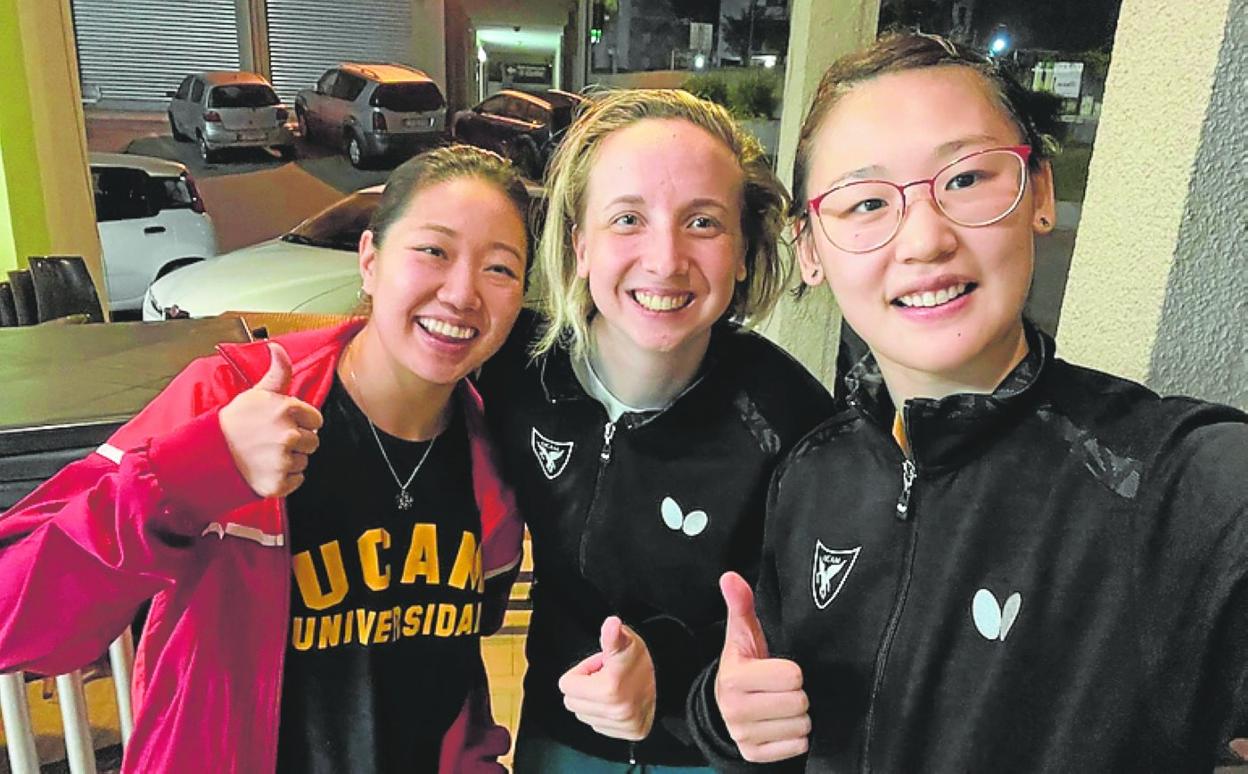 Lily Zhang, Dora Madarasz y María Xiao, en Italia. 