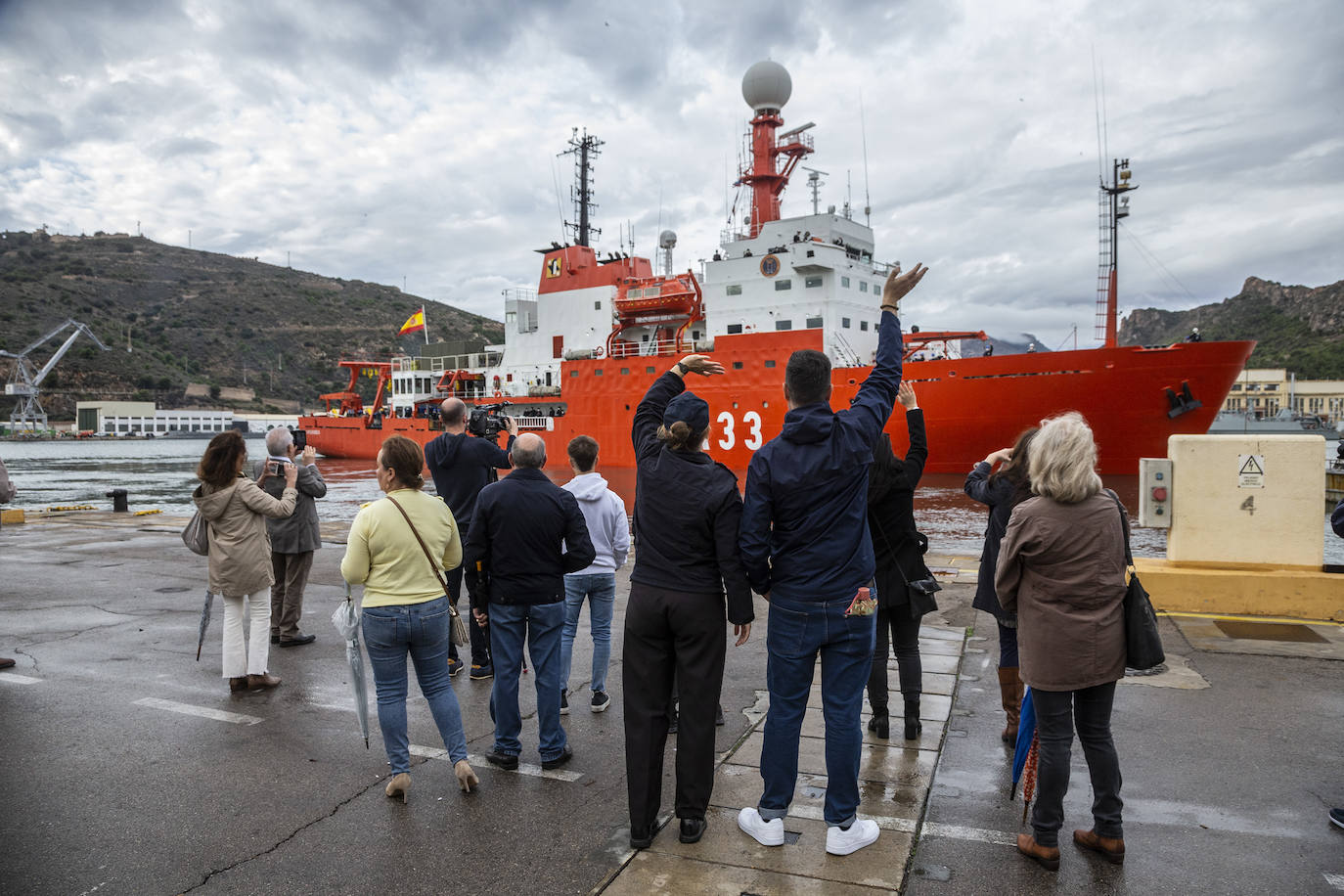 Fotos: El Hespérides zarpa hacia la XXVII Campaña Antártica, en imágenes