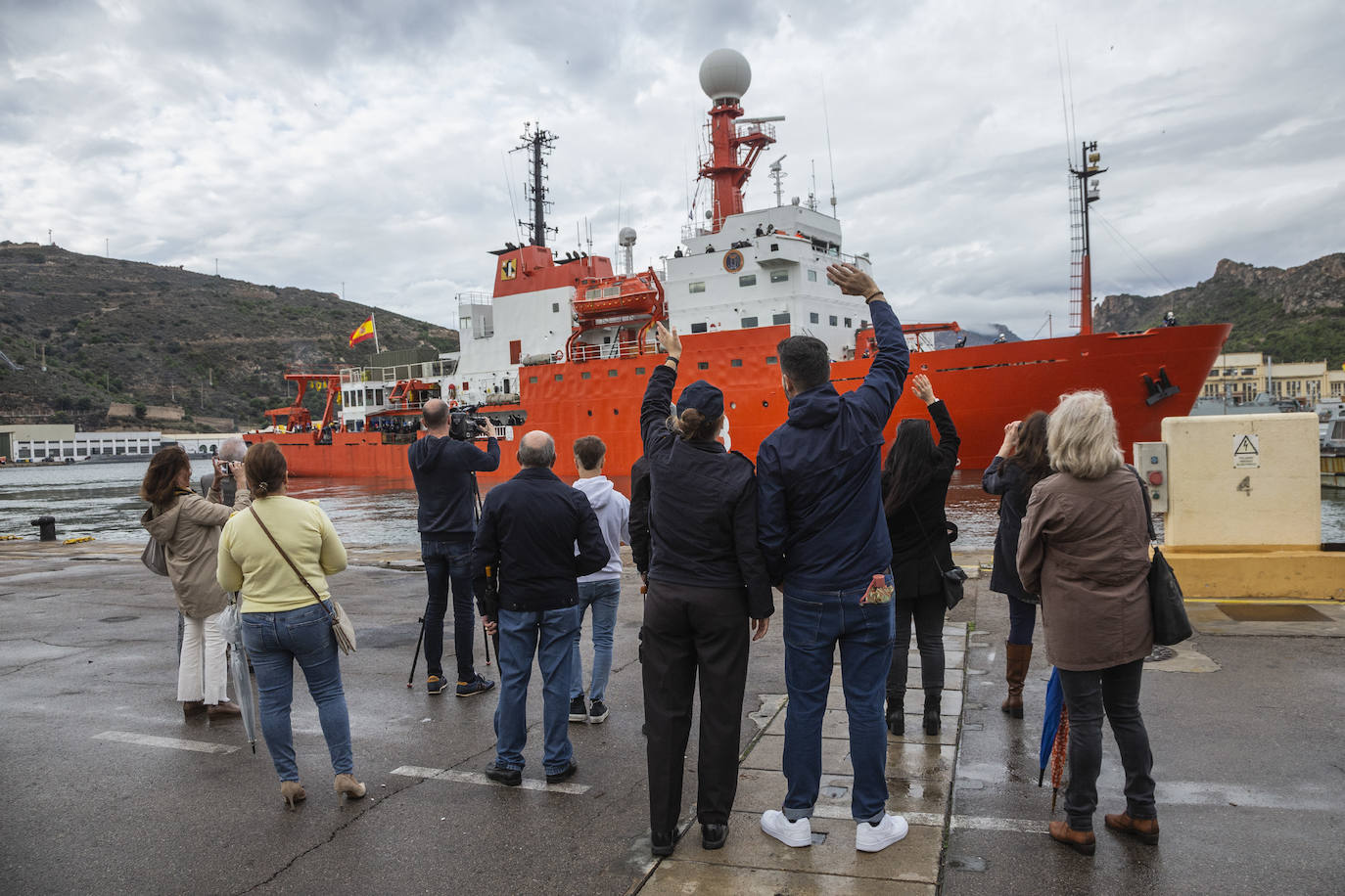 Fotos: El Hespérides zarpa hacia la XXVII Campaña Antártica, en imágenes