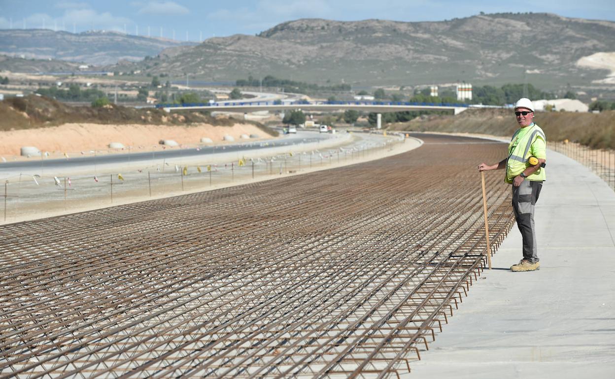 Obras en el último tramo de la autovía A-33, entre Yecla y Caudete.