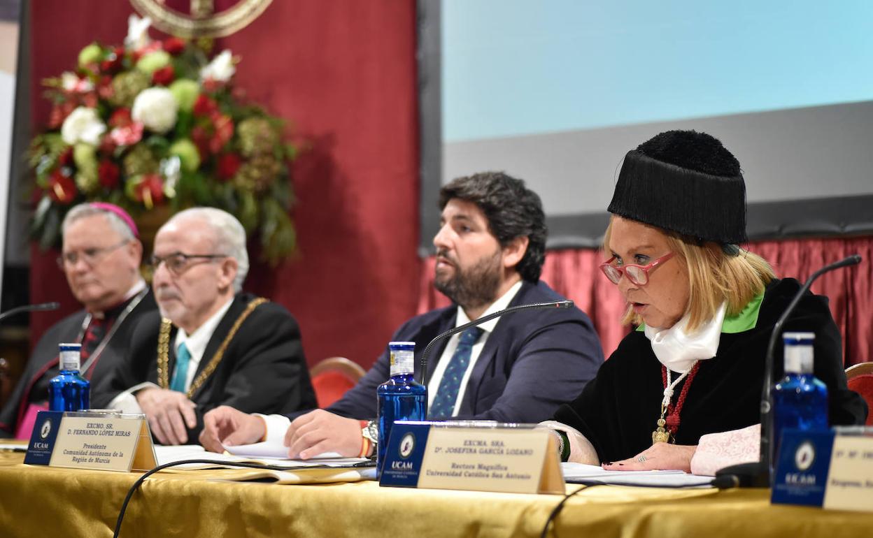 Un momento del acto de apertura del curso académico en la UCAM este lunes. 