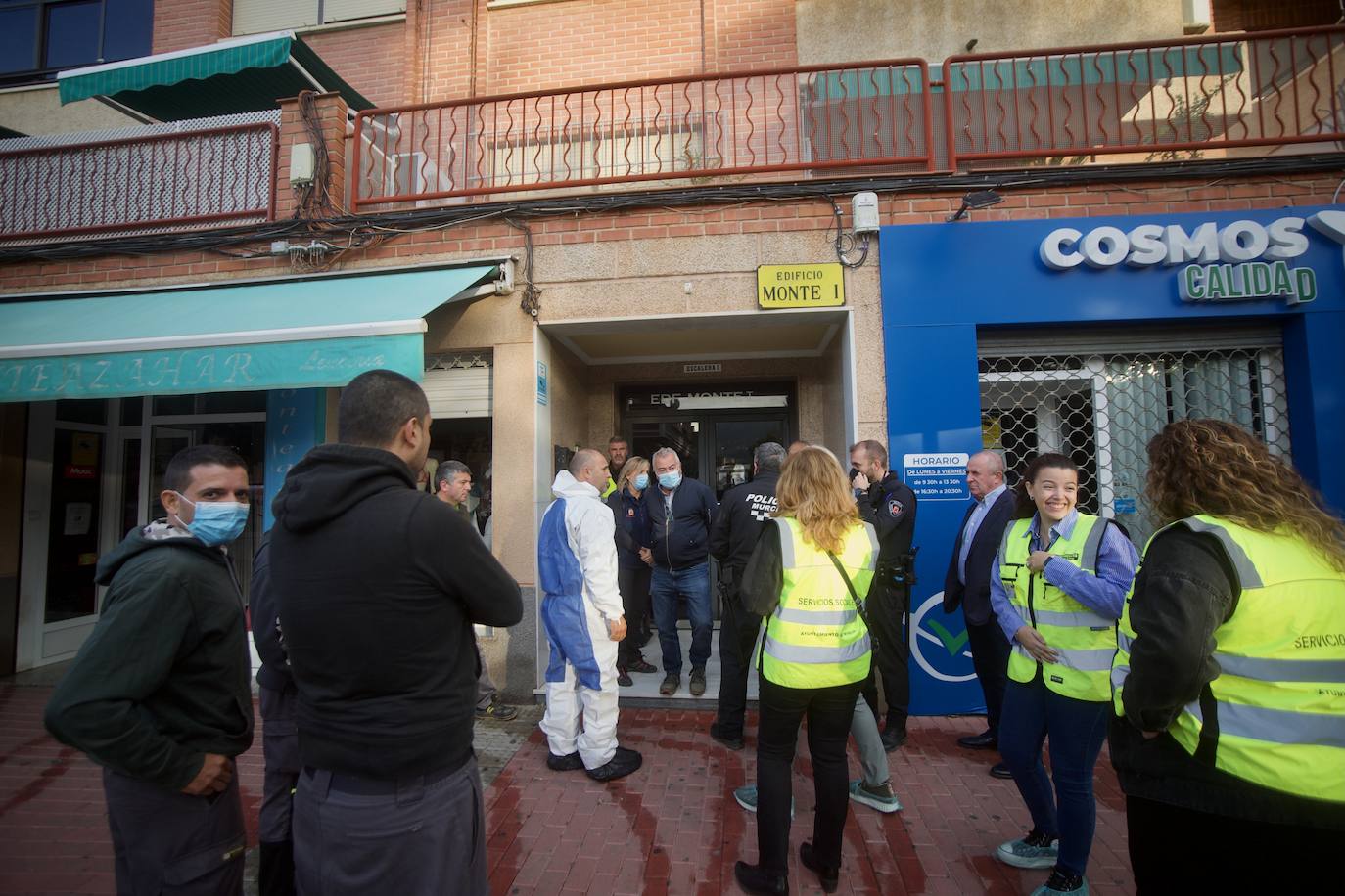 Fotos: Desinfectan un piso en Beniaján donde se acumulaban heces y basuras
