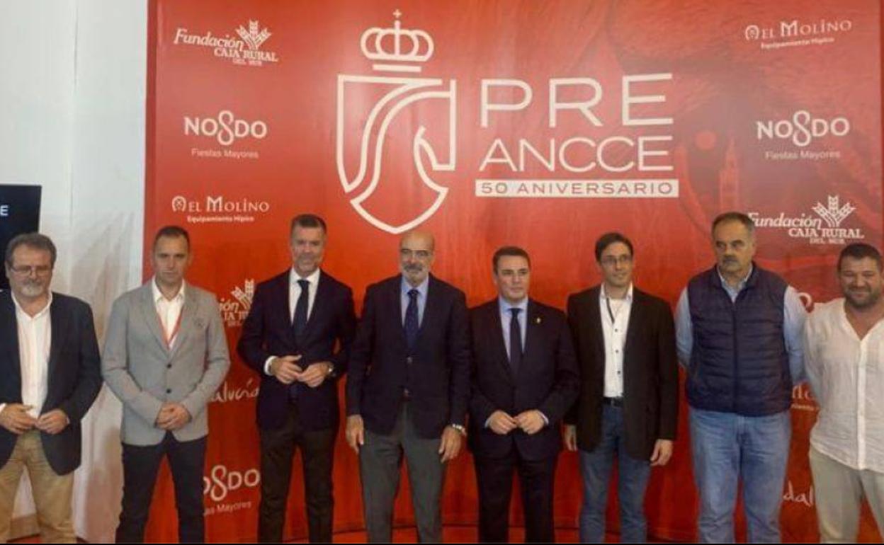 Presentación del cartel de Equmir, en el Salón Internacional del Caballo, Sicab, en Sevilla, ayer. 