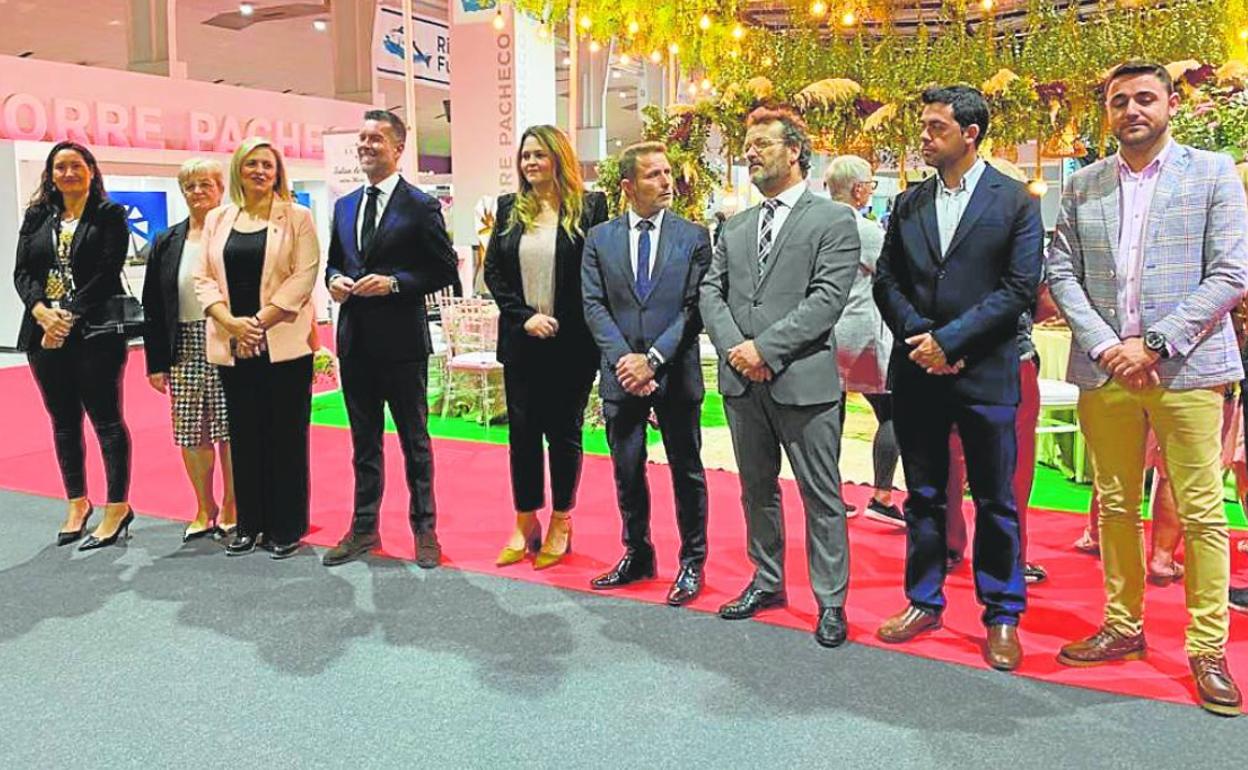 La directora general de Consumo y Artesanía, Sonia Moreno Martínez, en la inauguración del certamen Boda&Celebraciones, ayer, junto a otras autoridades.
