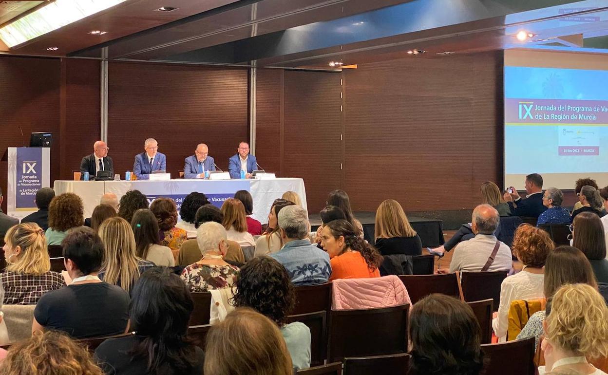 Asistentes a las Jornadas de Vacunas, ayer, en el hotel Nelva.